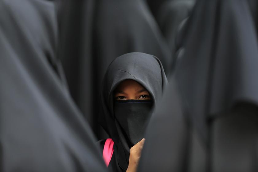 In UttarPrash, the school is stopping the school girl from wearing hijab